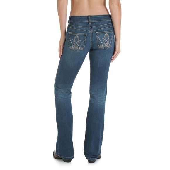 Wrangler Denim - WRANGLER Jim Jeans. Rhinestone pocket detail.